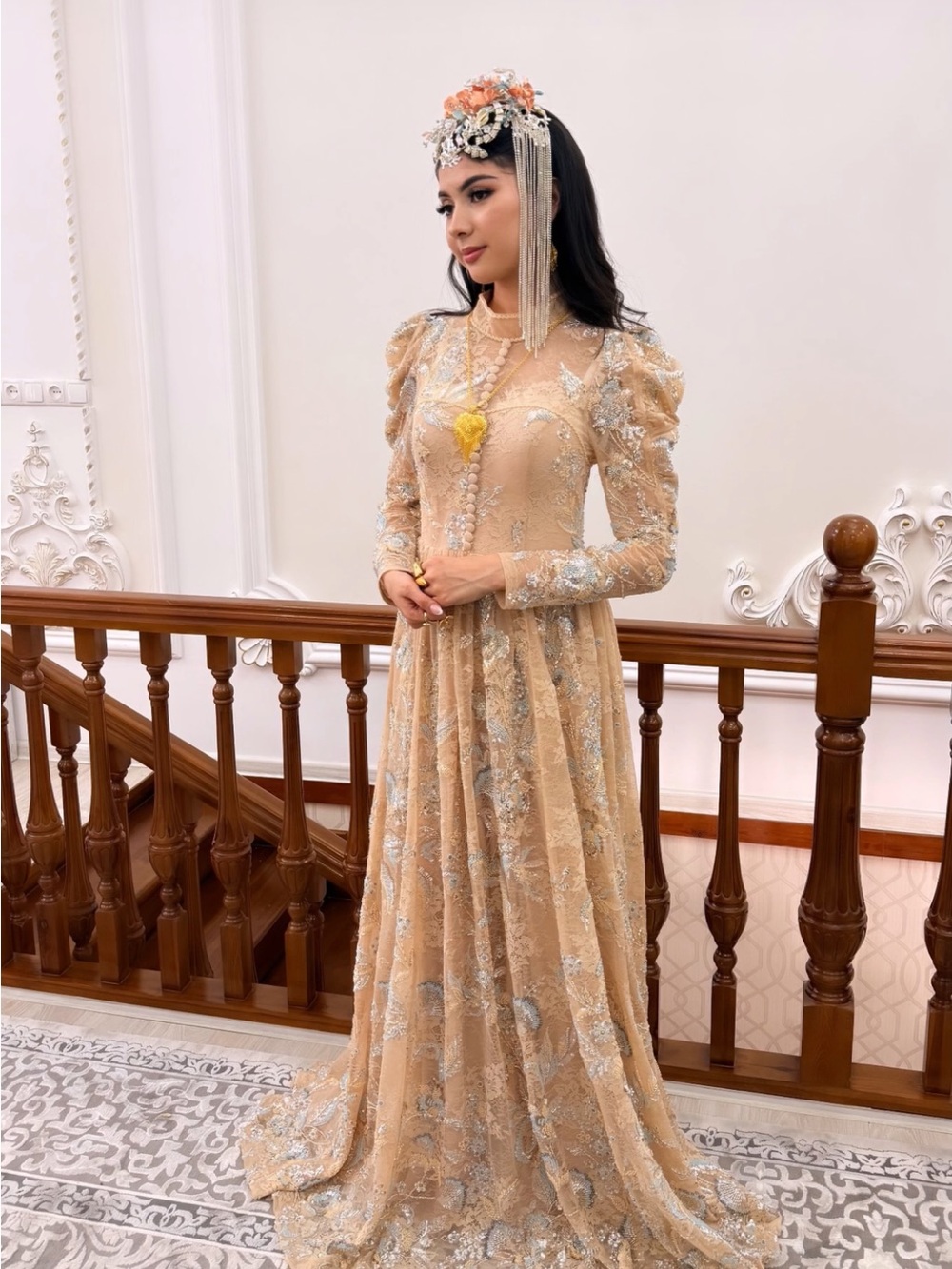 Elegant Women's Long Beige Lace Evening Dress